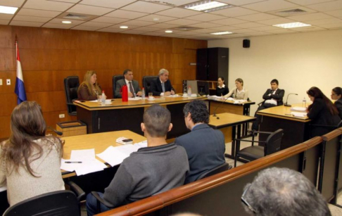 Imágen de un juicio oral y público desarrollado en el Palacio de Justicia de Asunción