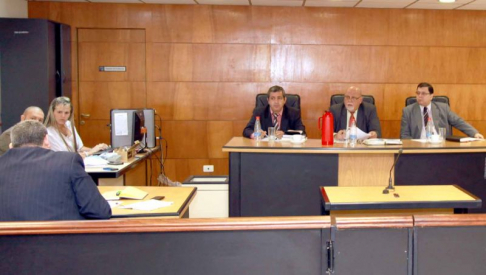 Imágen de un juicio oral y público desarrollado en el Palacio de Justicia de Asunción