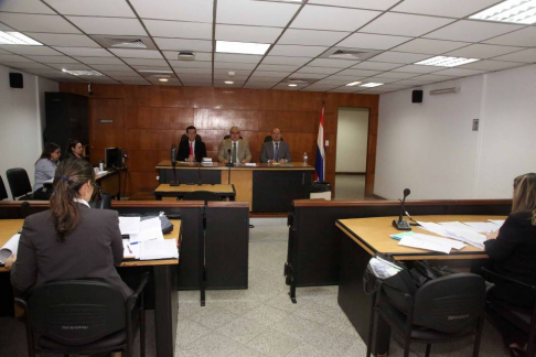 Desarrollo de una audiencia oral en la capital.