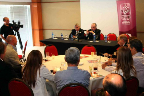 El titular de la Corte durante durante el encuentro con empresarios realizado en el Hotel Sheraton