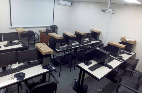 Sala del aula virtual en el Palacio de Justicia de Asunción.