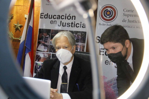 Estudiantes del 3°, 4° y 5° año de la carrera de Derecho de la Universidad Tecnológica Intercontinental (UTIC) participaron de una charla virtual impartida por el miembro del Tribunal de Cuentas 1° Sala, doctor Alejandro Martín Ávalos.