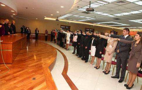 El juramento tuvo lugar en el Salón Auditorio del Palacio de Justicia de Asunción.
