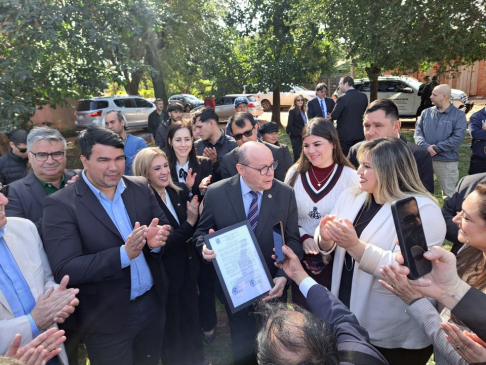 El presidente de la Corte Suprema de Justicia y superintendente de la Circunscripción Judicial de Alto Paraná, doctor César Diesel Junghanns, fue declarado “Visitante Ilustre” por la Junta Municipal de Minga Guazú.