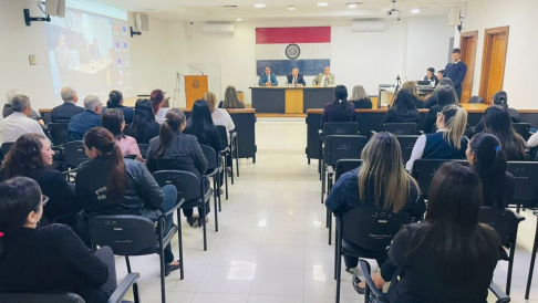 Ministro Eugenio Jiménez Rolón en una jornada de gobierno en la sede del Palacio de Justicia de Concepción.