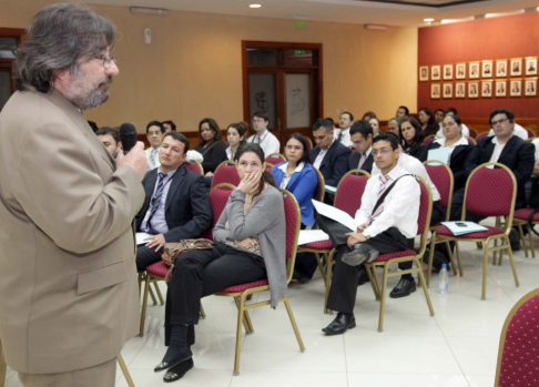 El camarista civil y comercial Arnaldo Martínez Prieto presentó el protocolo de atención de personas con discapacidad psicosocial.