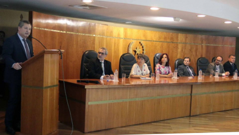 El presidente de la Corte, doctor Eugenio Jiménez Rolón, habló en el congreso.