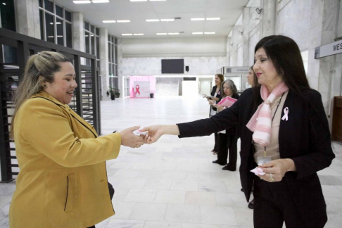 Octubre Rosa: impulsan prevención y detección precoz del cáncer de mama.
