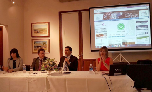 Los magistrados Vivian López y Alberto Martínez Simón (i) y la directora de TIC's, Julia Centurión (d).