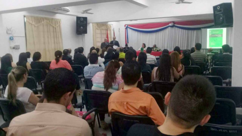 En el salón auditorio de la Facultad de Derecho, Ciencias Políticas y Sociales de la Universidad Nacional de Pilar, el ministro de la Corte Suprema de Justicia Miguel Óscar Bajac presentó su libro “Razones para una Reforma Constitucional