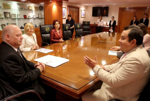 El presidente de la máxima instancia judicial, Luis María Benítez Riera, acompañado de las ministras Miryam Peña y Alicia Pucheta,  recibió al juez de la Corte Interamericana de DD.HH. doctor Patricio Pazmiño Freire