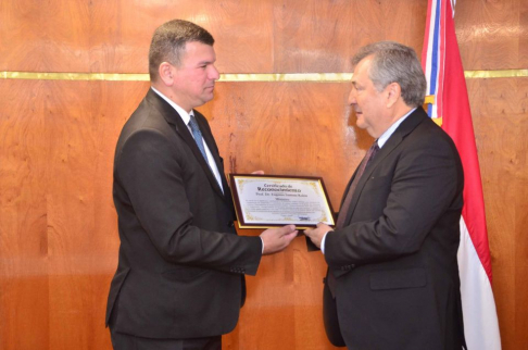 Entregaron reconocimiento al ministro Jiménez Rolón en la 18ª jornada de formación en Argumentación Jurídica.