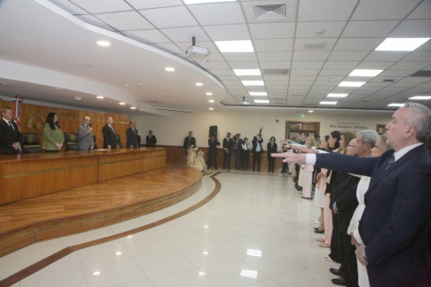 Autoridades judiciales tomaron juramento a magistrados, fiscales y defensores.