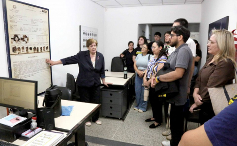 Integrantes de Amnistía Internacional visitaron el Museo de la Justicia en el marco del plan de actos conmemorativos por los 60 años de acompañamiento.
