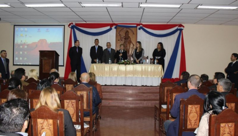 Durante el inicio de las actividades en Ciudad del Este, la ministra Gladys Bareiro de Módica se dirigió a los presentes.