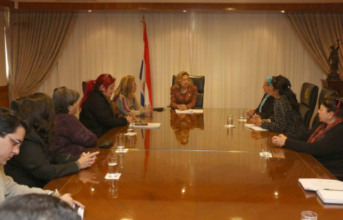 Audiencia entre la presidenta de la Corte, doctora Alicia Pucheta de Correa, y los vecinos del barrio Sajonia.