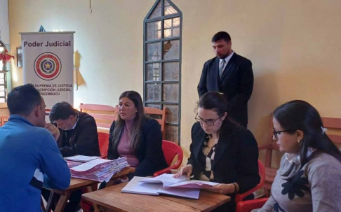 Funcionarios del Juzgado Penal de Ejecución de Ñeembucú.
