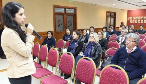Salón Auditorio del Palacio de Justicia de Asunción, sede de una charla sobre impuesto a la renta personal para magistrados, jueces, directores y funcionarios en general.