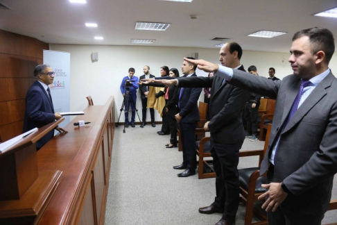 Ministro Ramírez Candia tomó juramento de rigor a actuarios y secretarios judiciales de Caazapá.