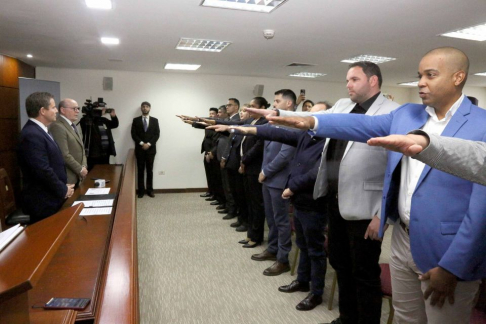 Presidente y ministro tomaron juramento a ciudadanos naturalizados.