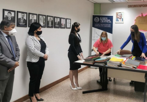 El proceso culminó con la firma de un acta suscripta por todos los participantes.