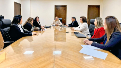  Doctores Juliana Giménez Portillo, Efrén Vázquez Giménez e Ybete Welter de Troes, respectivamente, recibieron a la comitiva encabezada por la doctora Alfonso de Bareiro.