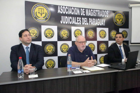 El doctor Mario Ackerman disertó sobre “Igualdad de Oportunidades y de trato en las normas internacionales del trabajo”. 