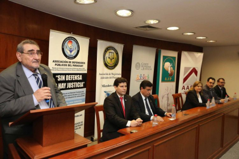 La conferencia de prensa estuvo encabezada por el ministro Antonio Fretes, junto la fiscala general del Estado, Sandra Quiñónez, y magistrados de distintos gremios.