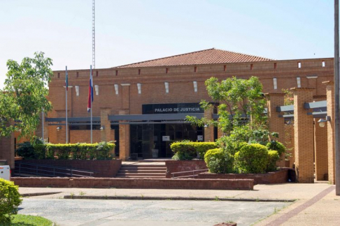 Fachada del Palacio de Justicia de Paraguarí.