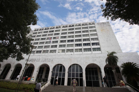 Tutela jurisdiccional suspende comparecencias mensuales.
