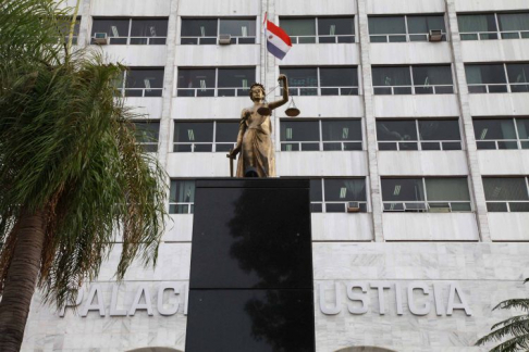 Abren investigación preliminar a juez de Villarrica