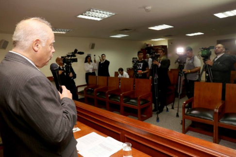 El doctor Luis María Benítez Riera, nuevo presidente de la CSJ, durante su primera conferencia de prensa.