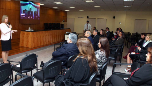 Las palabras de apertura de la actividad estuvieron a cargo de la directora de Tecnología de la Información y las Comunicaciones de la Corte, licenciada Julia Centurión.