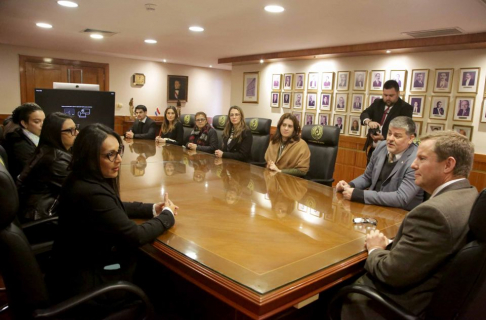 El doctor Martínez Simón analiza con delegación especializada de Costa Rica estrategias preventivas en justicia juvenil.