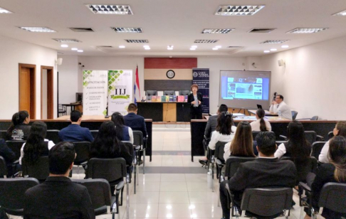 IIJ realizó capacitación sobre Bases de Datos Jurídicas y feria de libros.