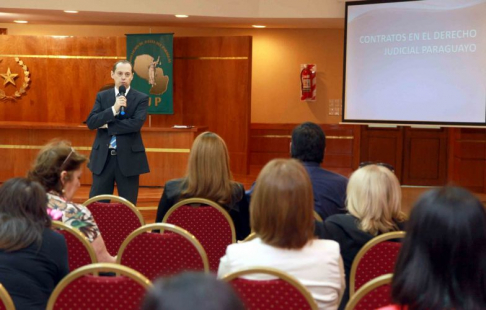 El profesor chileno Francisco Segura, durante una parte de su exposición.
