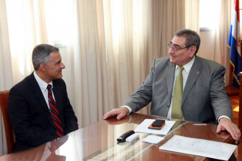 Momento del encuentro entre el titular de la máxima instancia judicial y el catedrático español.