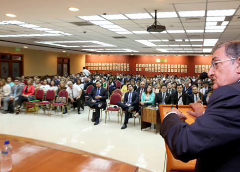 El doctor Adolfo Alvarado Velloso expuso su libro “Proceso y Verdad” a todos los presentes.