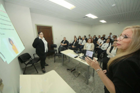 Funcionarios de la Dirección General de Capital Humano de la Corte Suprema de Justicia participaron de una charla sobre “Dignidad, respeto y buen trato”.