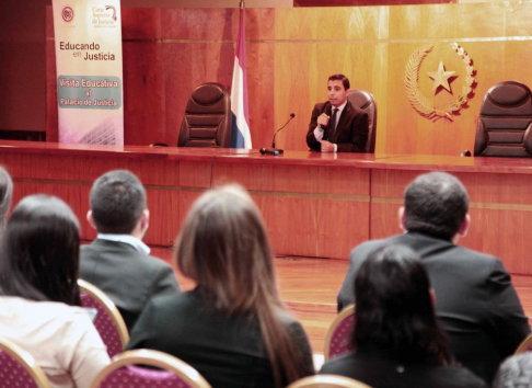 La Corte Suprema de Justicia a través de su Secretaría de Educación recibió a estudiantes del primer año de Derecho de la Universidad del Norte filial Caacupé.