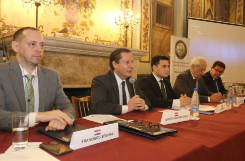 El ministro de la Corte Suprema de Justicia doctor Alberto Martínez Simón disertando en el inicio del XIV Congreso Iberoamericano de Derecho Privado.