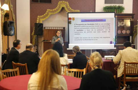 La culminación de las jornadas de capacitación para la elaboración del Plan Operativo Institucional (POI), contó on la colaboración de la Dra. Flora Rojas, experta en presupuestación.