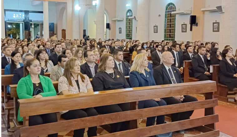 El doctor Benítez Riera participó de la celebración eucarística en honor a la Virgen del Pilar, santa patrona de la ciudad, acompañado de magistrados y funcionarios judiciales, en el marco del novenario en su homenaje.