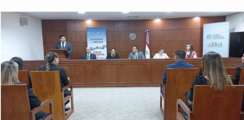 Visita de estudiantes de la carrera de derecho de la Universidad Nacional del Este (UNE) y de la Universidad del Norte (Uninorte) en el marco del módulo “Visita guiada”.