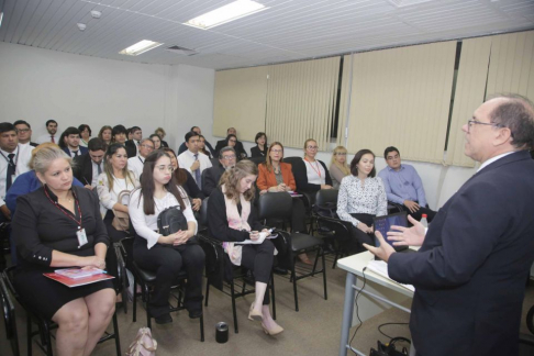 Capacitación dirigida a funcionarios de la Unidad Operativa de Contrataciones (UOC), de la Dirección de Contraloría Interna y a los encargados de la gestión de seguros de accidentes personales y seguro contra todo riesgo.