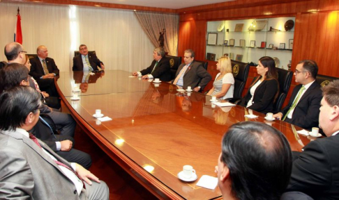 Momento en que el titular de la Corte mantuvo un encuentro con los jueces Penales de Garantías.