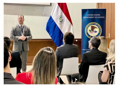 Magistrados especializados en Crimen Organizado y Delitos Económicos de la Corte Suprema de Justicia participaron en un seminario sobre criptoactivos y tendencias ilícitas.