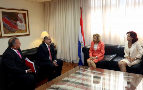Encuentro del ministro Guillermo Sosa con la presidenta de la Corte, doctora Alicia Pucheta y la ministra Miryam Peña.