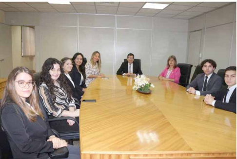 Alumnos de Derecho de la UC visitaron sede judicial de Encarnación.