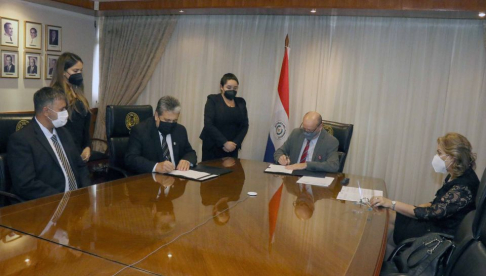 Firman convenio para la formación de profesionales del derecho.